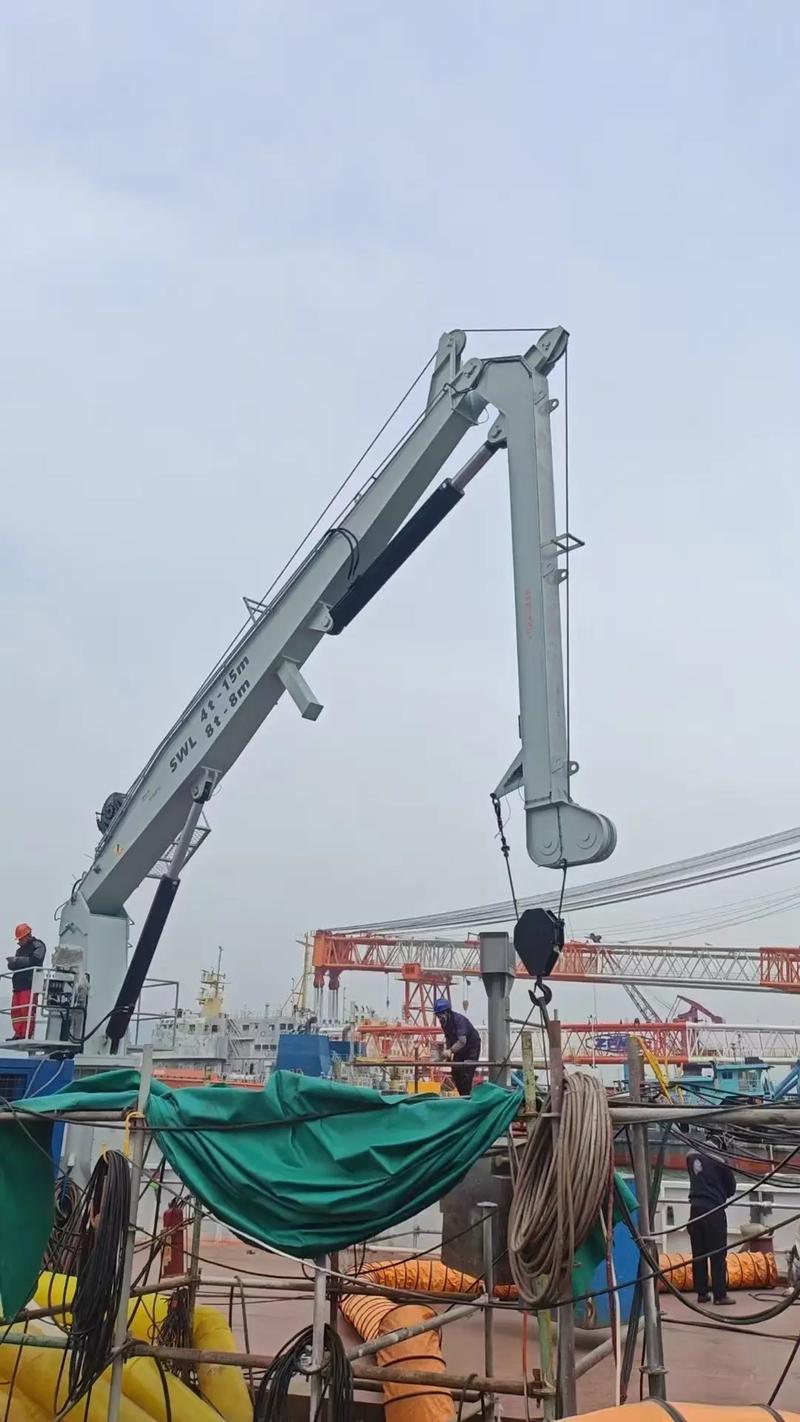 船用折臂起重机 海上作业的灵活大力士